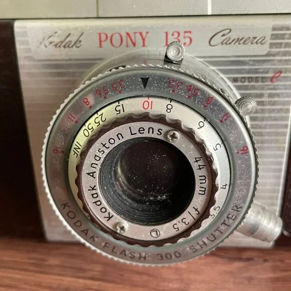 Vintage Kodak Pony 135 Camera with Leather Case (1950's) - Picture 6 of 16